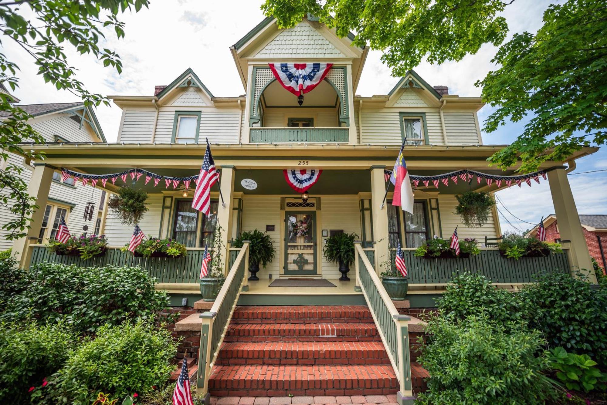 Carrier Houses Bed & Breakfast Rutherfordton Eksteriør billede