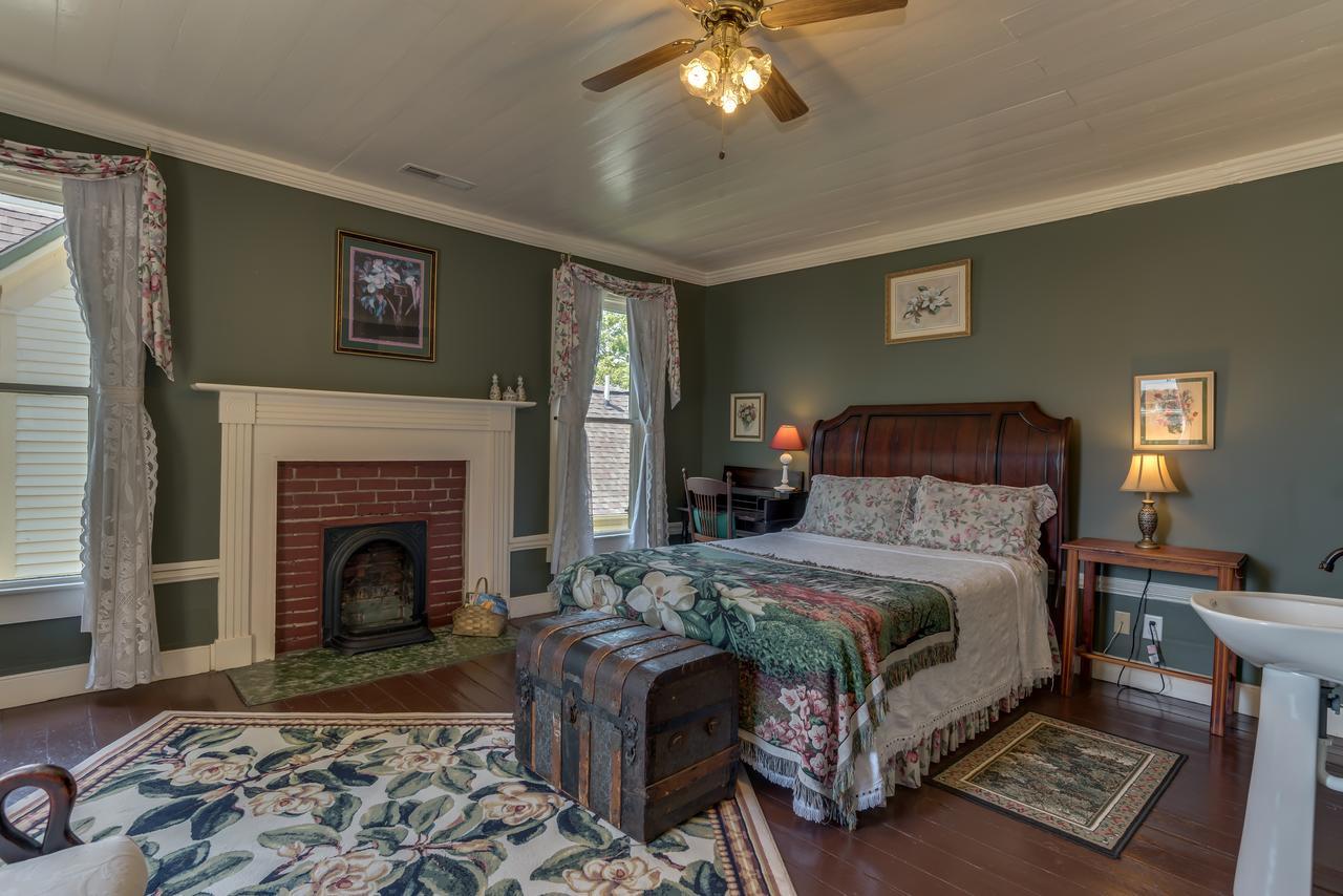 Carrier Houses Bed & Breakfast Rutherfordton Eksteriør billede